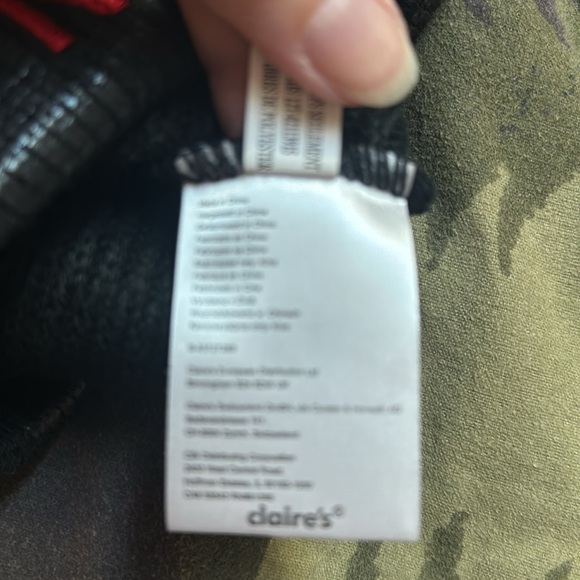 Claire’s Naughty or Nice toboggan - Picture 3 of 3